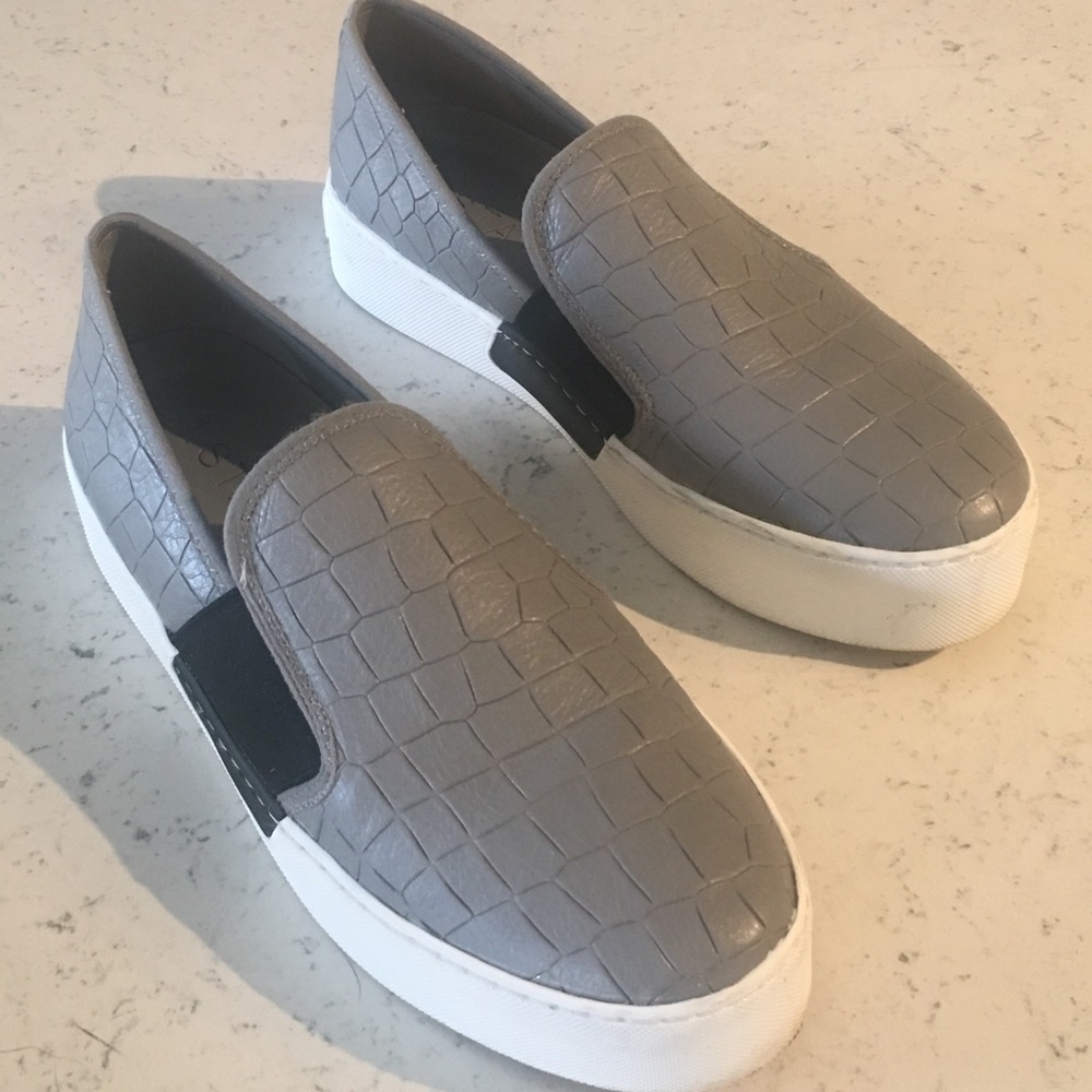 7M 1. State Waylan gray leather slip on sneakers